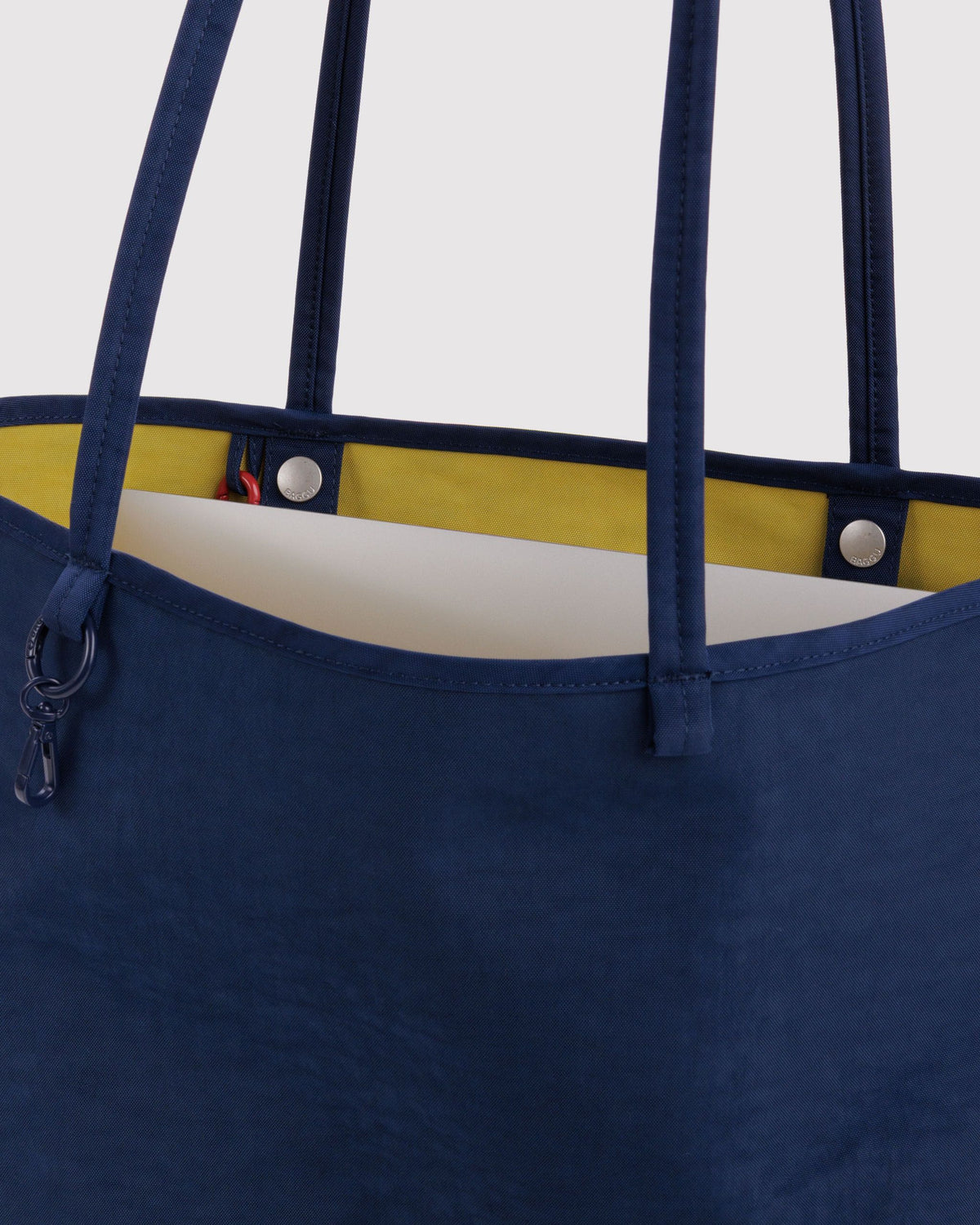 MEDIUM NYLON REVERSIBLE TOTE