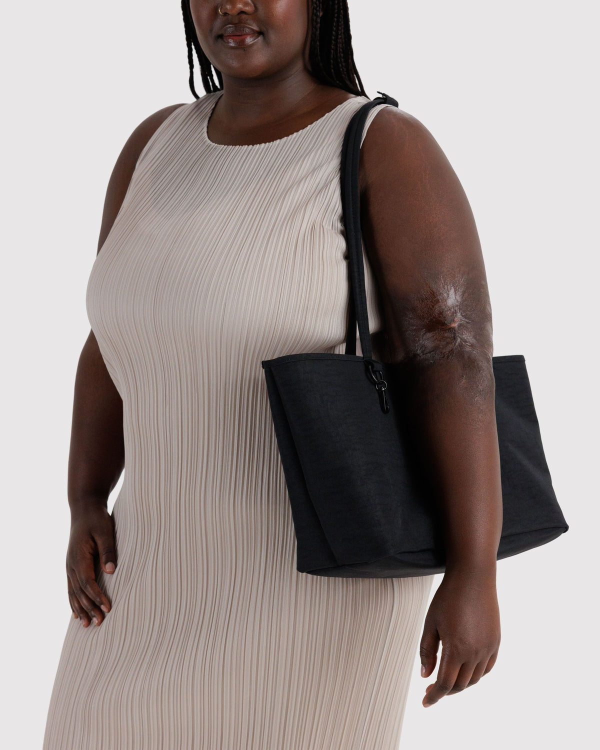 MEDIUM NYLON REVERSIBLE TOTE