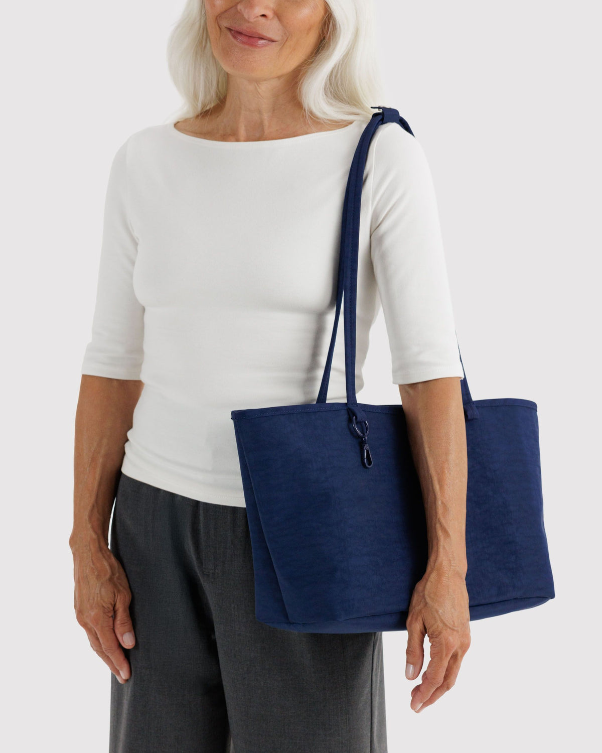 MEDIUM NYLON REVERSIBLE TOTE