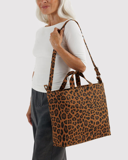 HORIZONTAL ZIP DUCK BAG