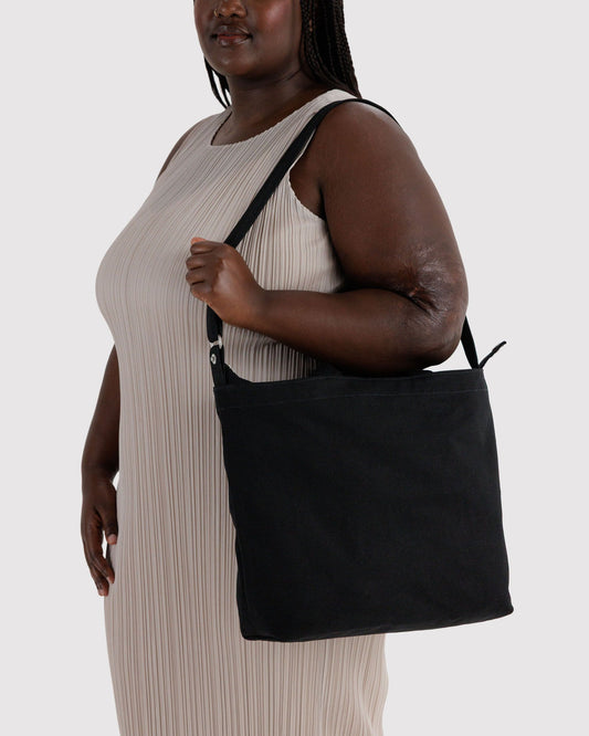 HORIZONTAL ZIP DUCK BAG