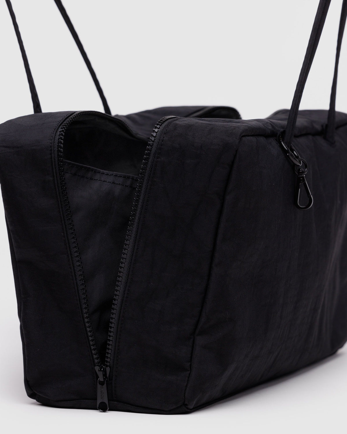MEDIUM NYLON BOWLER BAG