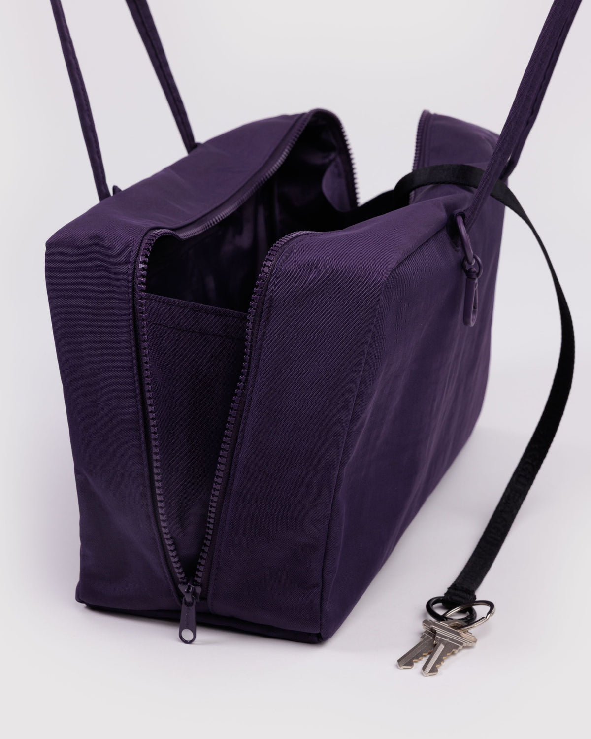 MEDIUM NYLON BOWLER BAG