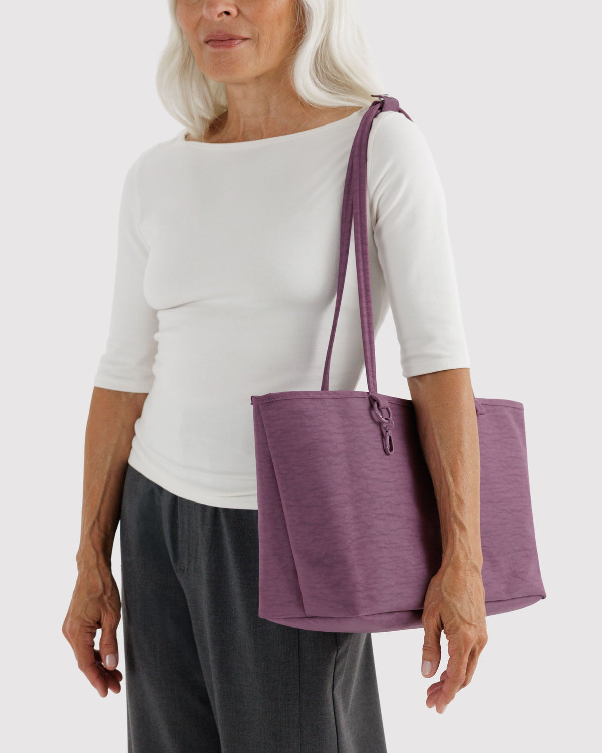 MEDIUM NYLON REVERSIBLE TOTE